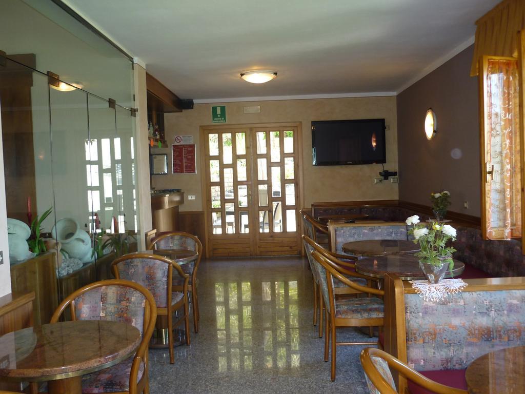 Residence Hotel Maxi 리몬네술가르다 외부 사진